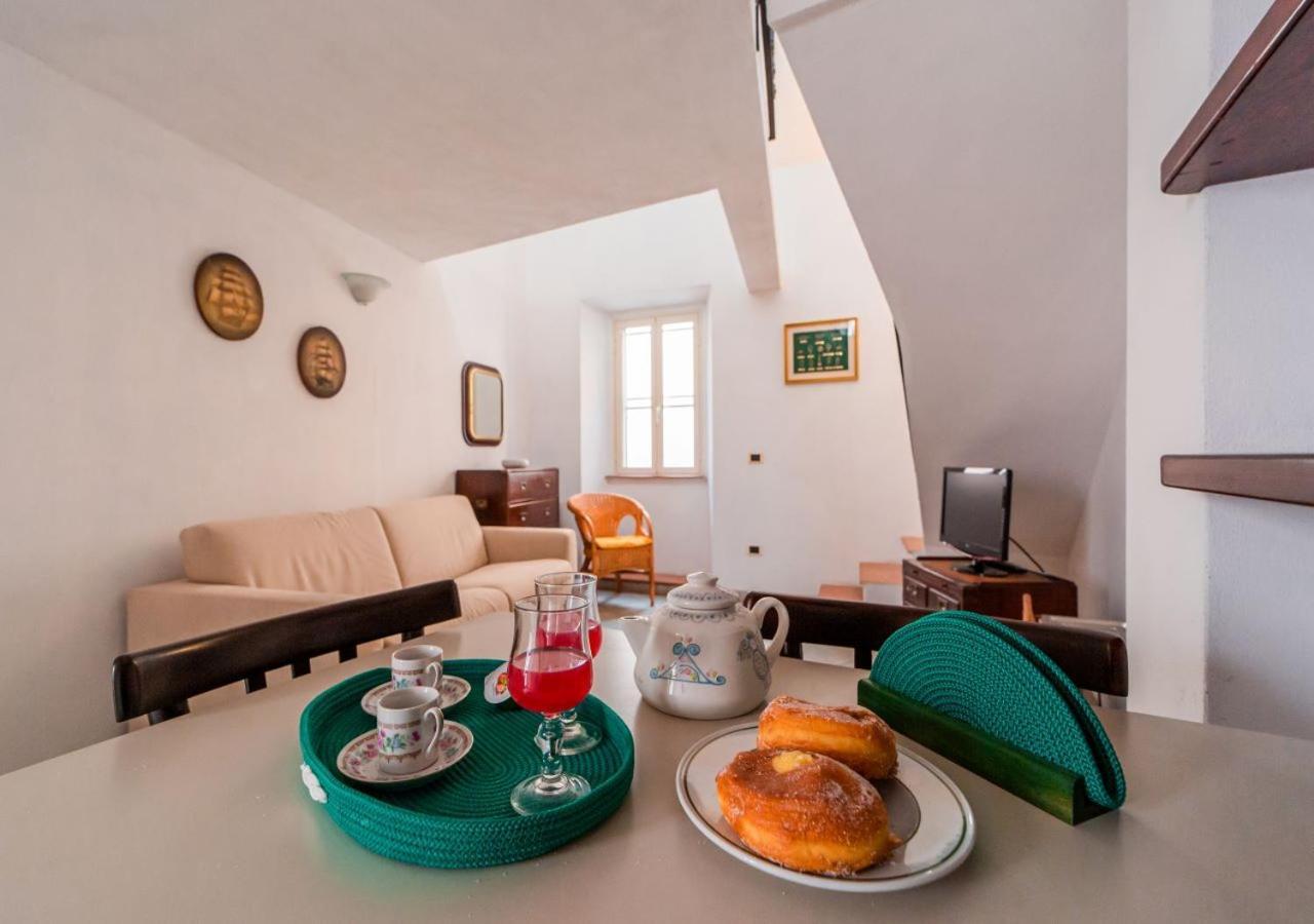 Murphy Holiday Home - Casa Papini Ла-Маддалена Екстер'єр фото