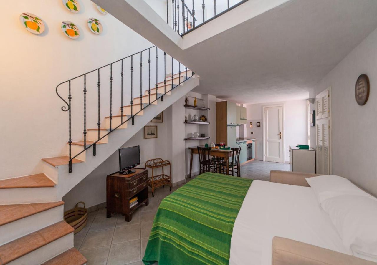 Murphy Holiday Home - Casa Papini Ла-Маддалена Екстер'єр фото